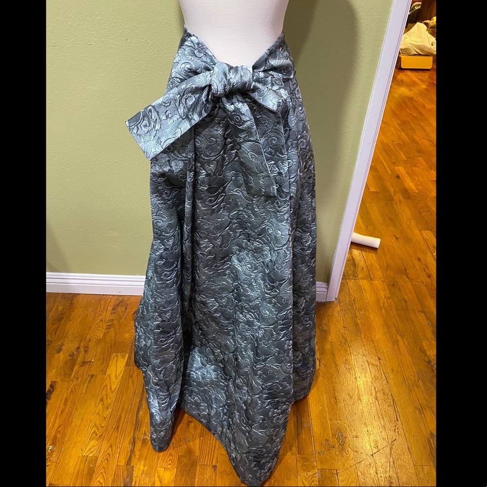 Alice and Olivia. Metallic green gray floral embossed A Line dress. Stunning!